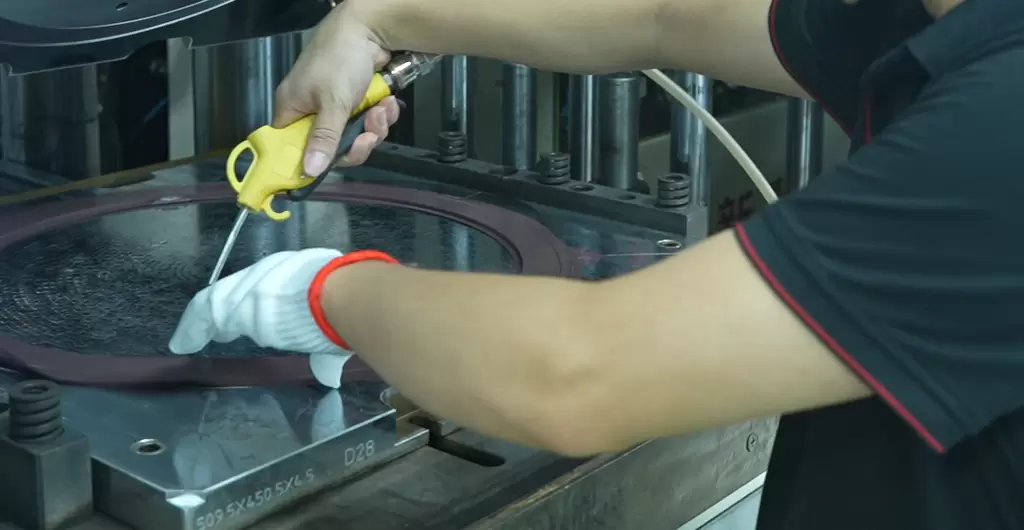 আমাদের সম্পর্কে